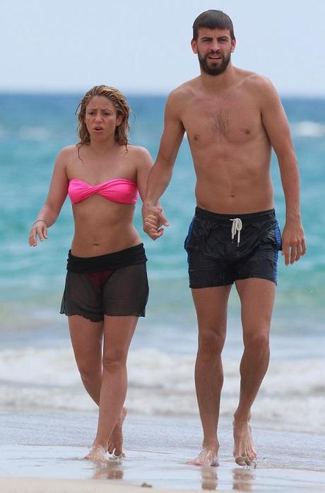 Shakira en Bikini à Hawai - 22.07.2013