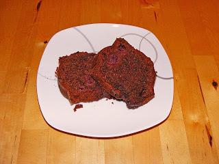 Recette de gâteau au chocolat avec cerise rapide.