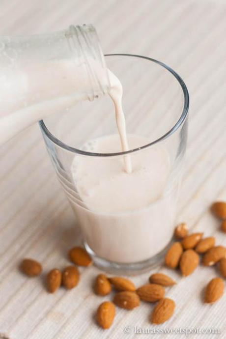 Laits végétaux, crèmes au chocolat paléo et petits desserts : Recettes de la semaine S30/2013 almond-milk