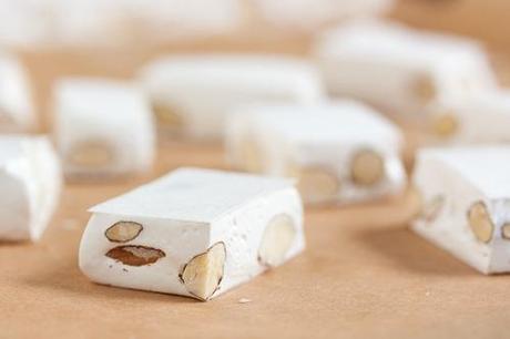 Laits végétaux, crèmes au chocolat paléo et petits desserts : Recettes de la semaine S30/2013 nougat aux amandes