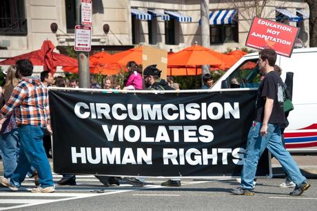 manifestation contre la circoncision