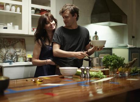 The Slap: la claque de la rentrée Anouk (Essie Davis), et son compagnon Rhys (Oliver Ackland)- Coffret 3 DVD La Gifle - The Slap ∏ DR