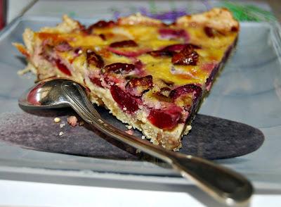 Tarte cerises, chocolat blanc et noix (pâte au quinoa et noix) Tarte cerises, chocolat blanc et noix (pâte au quinoa et noix)