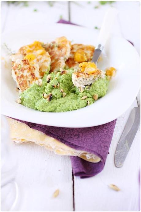 Galettes moelleuses de poulet à la compoté dabricot et purée de petits pois Galettes moelleuses de poulet à la compoté dabricot et purée de petits pois