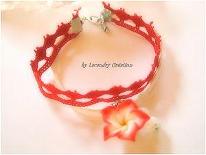 bracelet dentelle et fleur de tiaré rouge et écru lacaudry creation 2