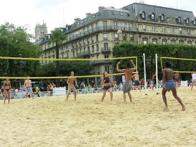 Retour du beach-volley à Paris-Plages