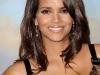 halle-berry-cleavage-09.jpg