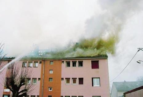 ACTUALITE REGION DE SAULIEU Le feu s'est déclaré sous les combles (photos E. B.)