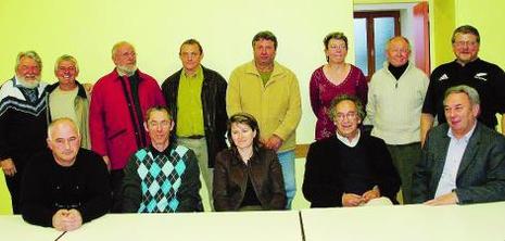 ACTUALITE REGION DE SAULIEU Anne-Catherine Loisier, présidente, entourée des vice-présidents et du bureau (photo Élisabeth Berthier)