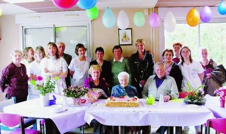 ACTUALITE REGION DE SAULIEU Jeanne Montcharmont a 100 ans (photo E. B.)