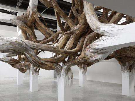 Henrique Oliveira : un nœud au Palais de Tokyo henrique-oliveira-baitogogo-designboom-03