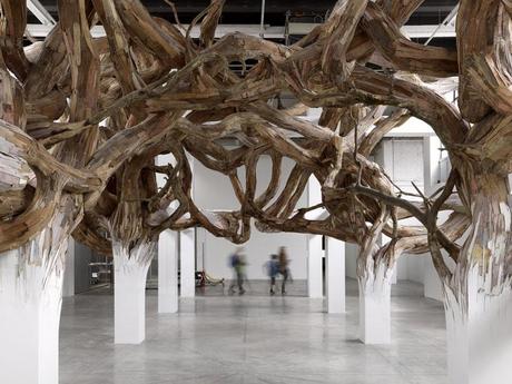 Henrique Oliveira : un nœud au Palais de Tokyo henrique-oliveira-baitogogo-designboom-04