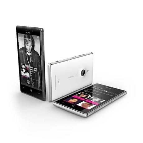 Nokia Lumia 925 Official Photos 1 Nokia, encore un exemple de pub comparative avec Apple...