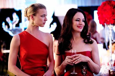 Revenge : Victoria folle amoureuse de son fils Patrick au grand dam d'Emily dans la saison 3 ! Revenge : Victoria folle amoureuse de son fils Patrick au grand dam d'Emily dans la saison 3 !