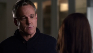 Critiques Séries : Pretty Little Liars. Saison 4. Episode 9. vlcsnap-2013-08-07-07h40m32s37.png