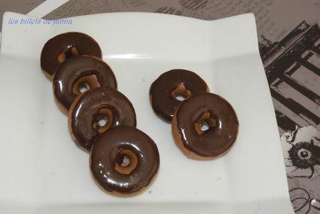 Premiers minis donuts fait avec l'appareil à donuts _DSC5819