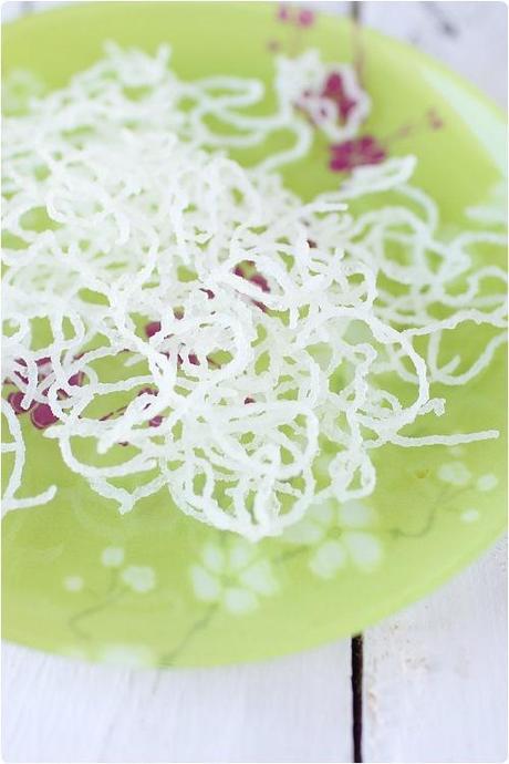 Salade de gambas aux vermicelles de riz croustillants, vinaigrette passion Salade de gambas aux vermicelles de riz croustillants, vinaigrette passion