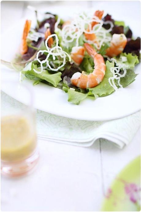 Salade de gambas aux vermicelles de riz croustillants, vinaigrette passion Salade de gambas aux vermicelles de riz croustillants, vinaigrette passion