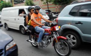 En mototaxi à Caracas