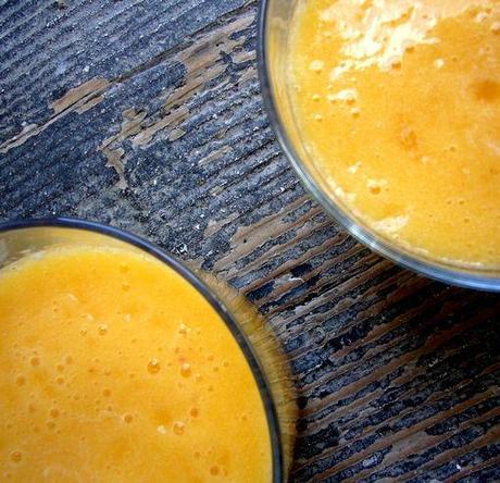 île flottante à la pêche coulis depeche