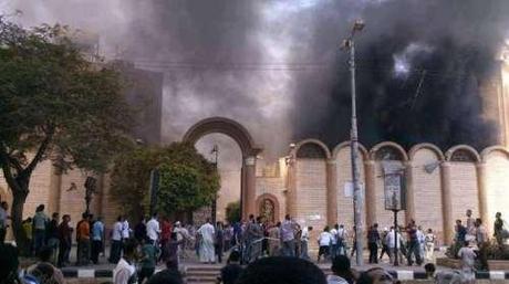VIDEO. Egypte: des Frères musulmans carbonisés par un bombardement de la police égyptienne eglise