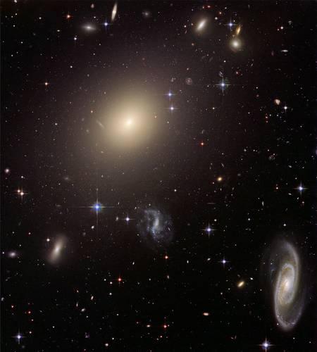Abell S0470 est un amas de galaxies situé dans la constellation du Centaure, à environ 465 millions d'années-lumière (143 Mpc) de la Voie lactée. Il est dominé par ESO 325-G004, une galaxie elliptique géante dont la masse provoque un effet de lentille gravitationnelle sur les objets situés au loin à l'arrière-plan. ESO 325-G004 est un exemple typique de Brightest Cluster Galaxy. Abell S0470 est un amas de galaxies situé dans la constellation du Centaure, à environ 465 millions d'années-lumière (143 Mpc) de la Voie lactée. Il est dominé par ESO 325-G004, une galaxie elliptique géante dont la masse provoque un effet de lentille gravitationnelle sur les objets situés au loin à l'arrière-plan. ESO 325-G004 est un exemple typique de Brightest Cluster Galaxy.