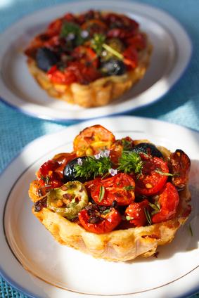 Tartelettes aux tomates cerises grillées olive and tomato tart