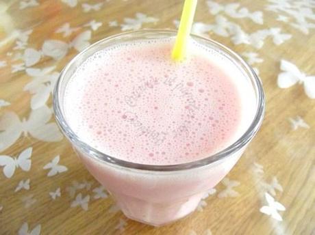 Lait fermenté (lben) à la fraise DSCF6374