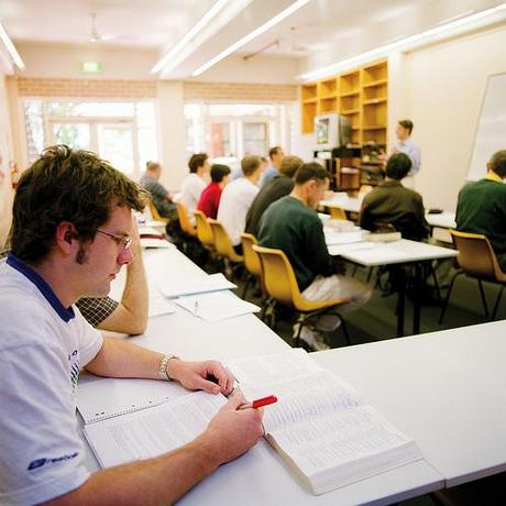 Quand il s'agit de l'aide scolaire, les riches ont l'avantage Quand il s'agit de l'aide scolaire, les riches ont l'avantage