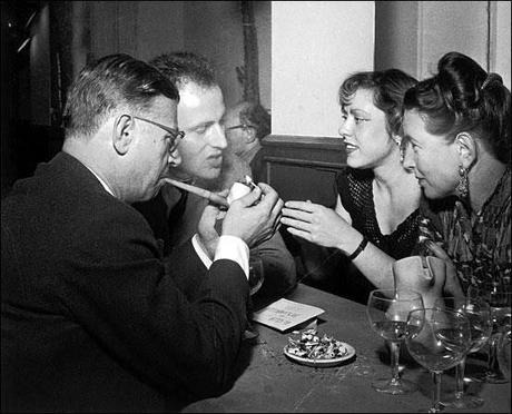 Jean-Paul Sartre, Simone de Beauvoir,  Boris Vian et sa femme Michelle, Paris 1952... Comme si nous y étions! (Photo)