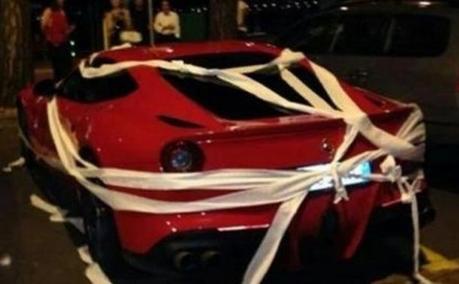 PHOTO Mario Balotelli : Un fan vandalise sa Ferrari