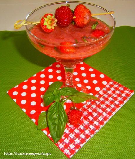 Soupe fraise basilic (dessert facile et léger) OLYMPUS DIGITAL CAMERA