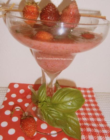 Soupe fraise basilic (dessert facile et léger) OLYMPUS DIGITAL CAMERA