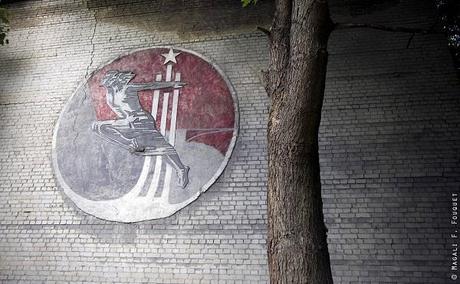 Une journée à la caserne -®medaille sur mur