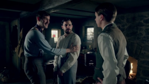 Critiques Séries : Chickens. Saison 1. Pilot (UK). vlcsnap-2013-08-23-10h38m20s220.png