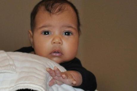 North West : la première photo officielle de la fille de Kim Kardashian et Kanye West