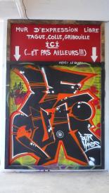 le quai P1390117 Street art sur le quai