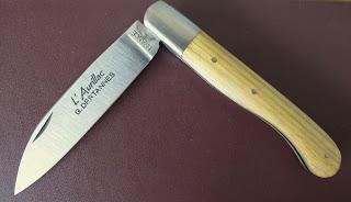 Un couteau Aurillac