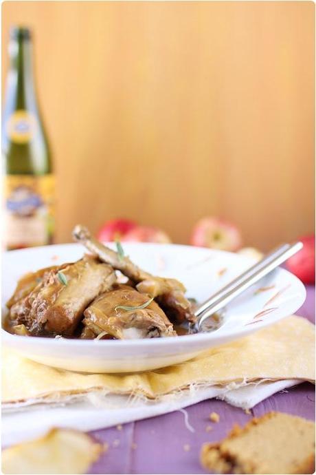 Lapin mijoté au cidre, pain dépices et pommes Lapin mijoté au cidre, pain dépices et pommes