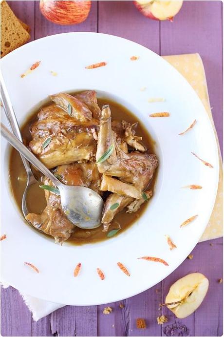 Lapin mijoté au cidre, pain dépices et pommes Lapin mijoté au cidre, pain dépices et pommes