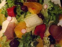 Petite salade accidulée, ou quand le kiwi et la manzana rencontrent les cerises au vinaigre...