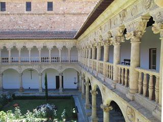 Les reliefs du patio du covento de las duenas de Salamanca Les reliefs du patio du covento de las duenas de Salamanca