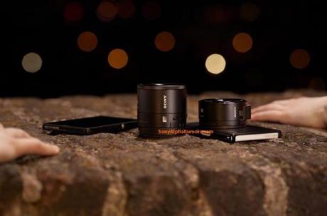 Sony QX10 et QX100 : les objectifs pour iOS et Android se dévoilent (MAJ) DSC-QX100_DSC-QX10_InSituation_01_Xperia-Z-1200_zps932fca38