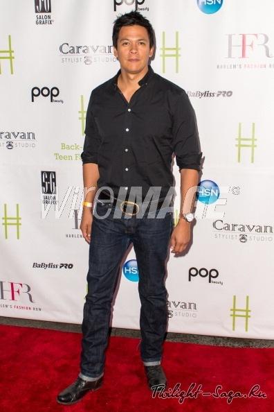 Chaske Spencer au Teen Fashion Show. Chaske Spencer au Teen Fashion Show.