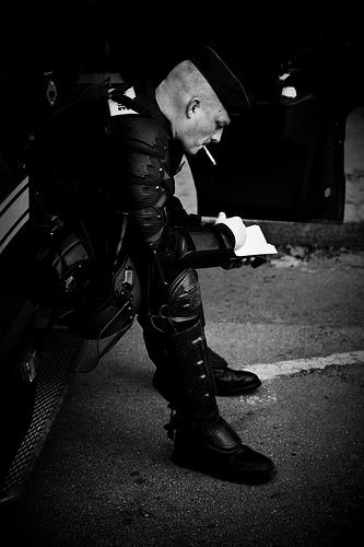 Photo Gendarme Mobile Entre Guerre Et Croyance