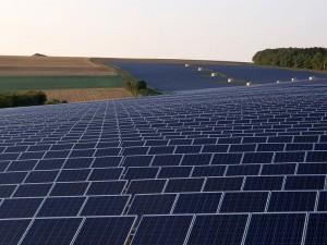 Paysage photovoltaïque Photovoltaïque : emprunter plus pour taxer plus
