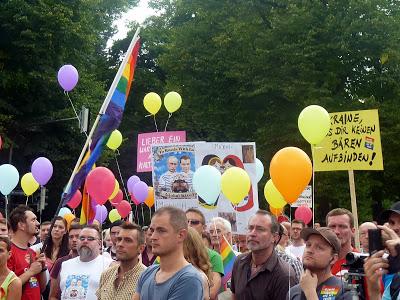 Kiss-in munichois contre l'homophobie en Russie. To Russia with love.