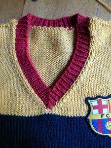 Pull aux couleurs du FC Barcelone (7 ans) P1110379