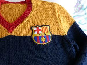 Pull aux couleurs du FC Barcelone (7 ans) P1110386