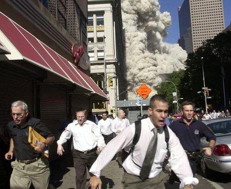 september-9-11-attacks-anniversary-ground-zero-world-trade-center-pentagon-flight-93-people-running-wtc_40011_600x450
